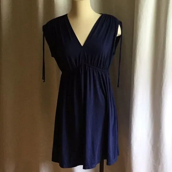 Sleeveless dress in navy in size medium - Picture 2 of 8
